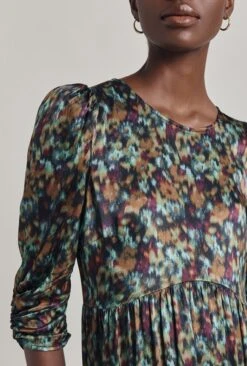 Maya Tiered Satin Midi Dress Green Ikat 11 Maya Tiered Satin Midi Dress Green Ikat -Top Sell Dress Sales Store D07G054 Z76 29900 650px 964px