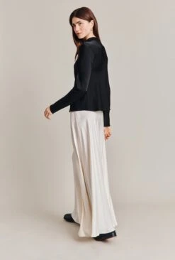 Mika Satin Turtleneck Top Black 11 Mika Satin Turtleneck Top Black -Top Sell Dress Sales Store Q07G002 A01 28813 650px 964px