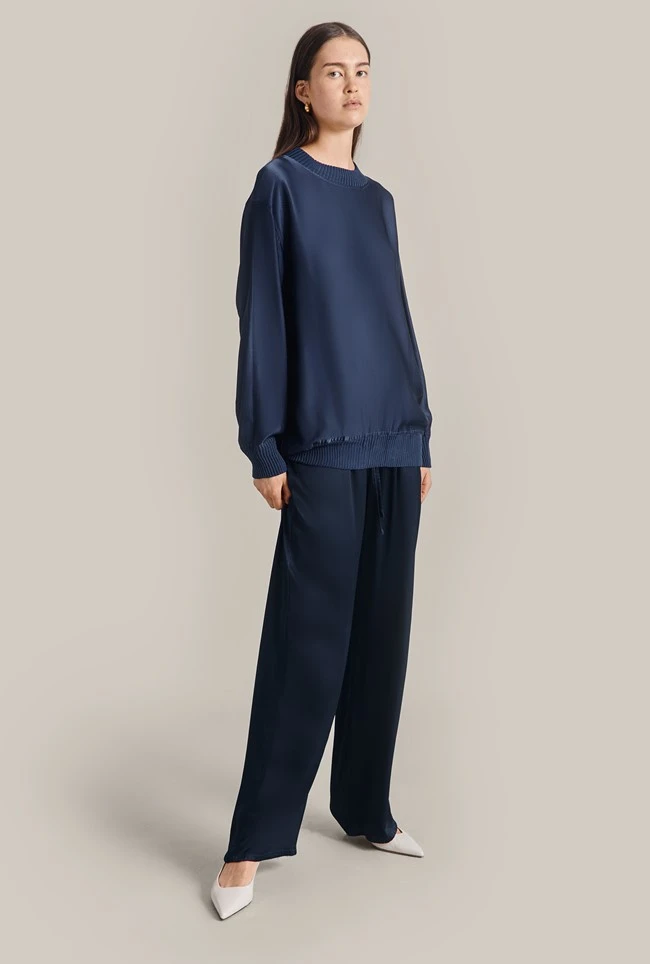 Grace Satin Sweatshirt Dark Midnight 3 Grace Satin Sweatshirt Dark Midnight - Image 3