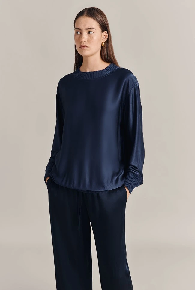 Grace Satin Sweatshirt Dark Midnight 2 Grace Satin Sweatshirt Dark Midnight - Image 2