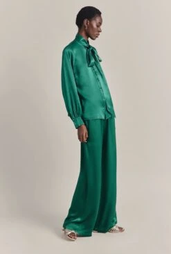 Anna Satin Pussybow Blouse Green 8 Anna Satin Pussybow Blouse Green -Top Sell Dress Sales Store Q07G022 J30 29733 650px 964px