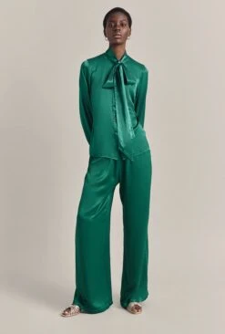 Anna Satin Pussybow Blouse Green 9 Anna Satin Pussybow Blouse Green -Top Sell Dress Sales Store Q07G022 J30 29734 650px 964px